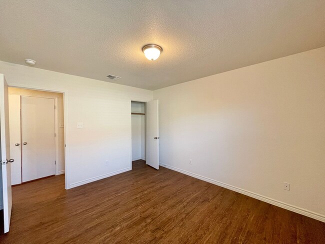 Building Photo - 1529 Justin Lp