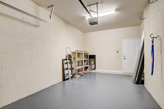 Building Photo - 10366 Wellington Parc Dr