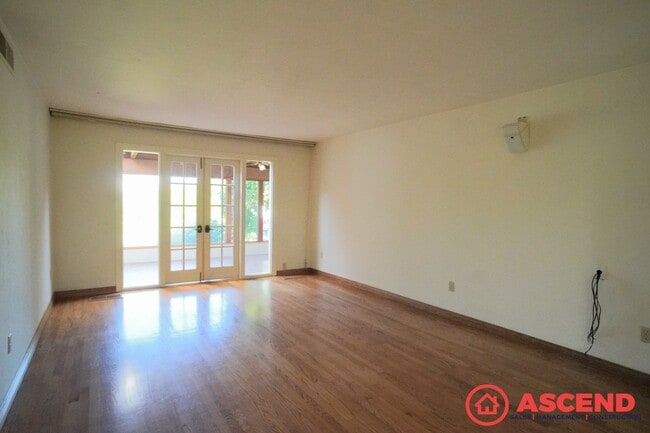 Building Photo - Stunning Home In Southwest Bakersfield!