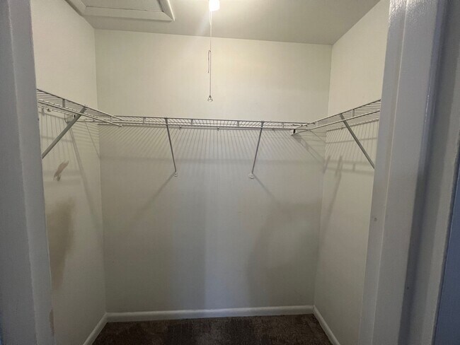 Building Photo - 2 Bed 1 Bath condo in gated community!