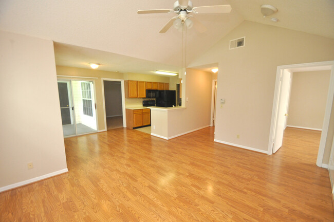 Building Photo - 2/2 Condo in Beautiful Metro West Community!