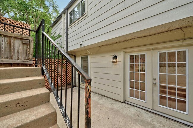 Building Photo - 6637 Valleyside Rd