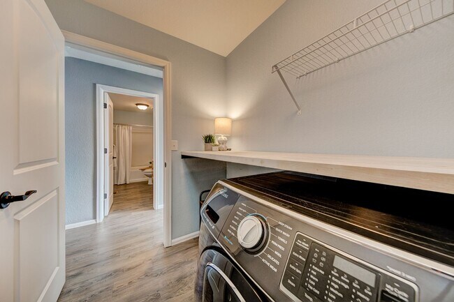 Building Photo - 2963 Denver Dr