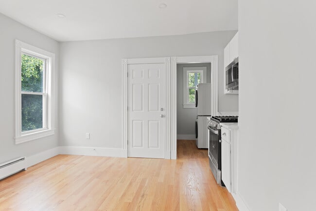 Building Photo - 426 Bowdoin St