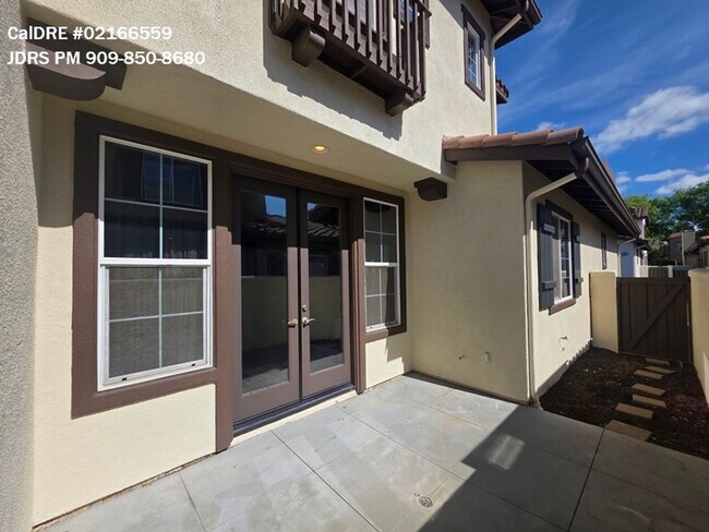 Building Photo - Irvine 4 Bedroom Home