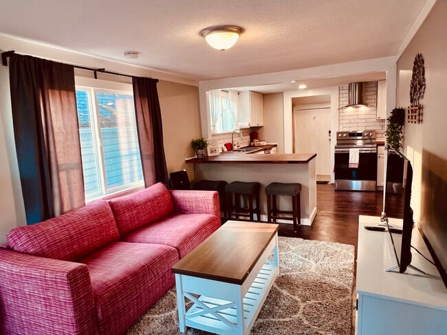 Building Photo - 1938 5th St