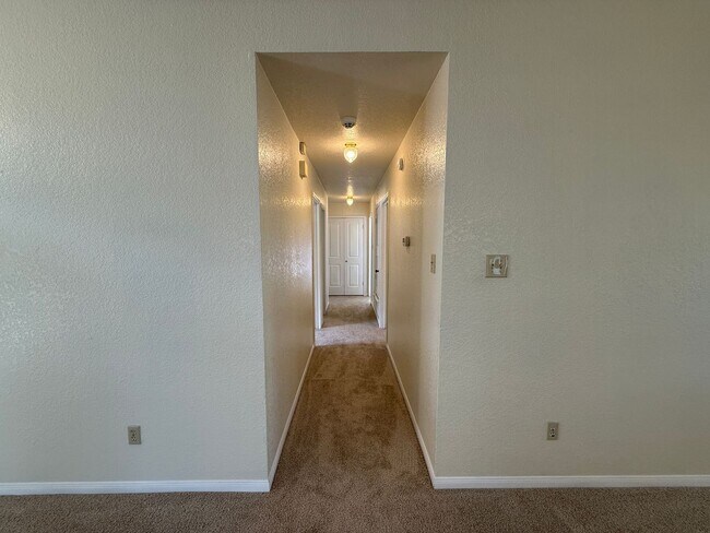Building Photo - 1815 Diana Ln