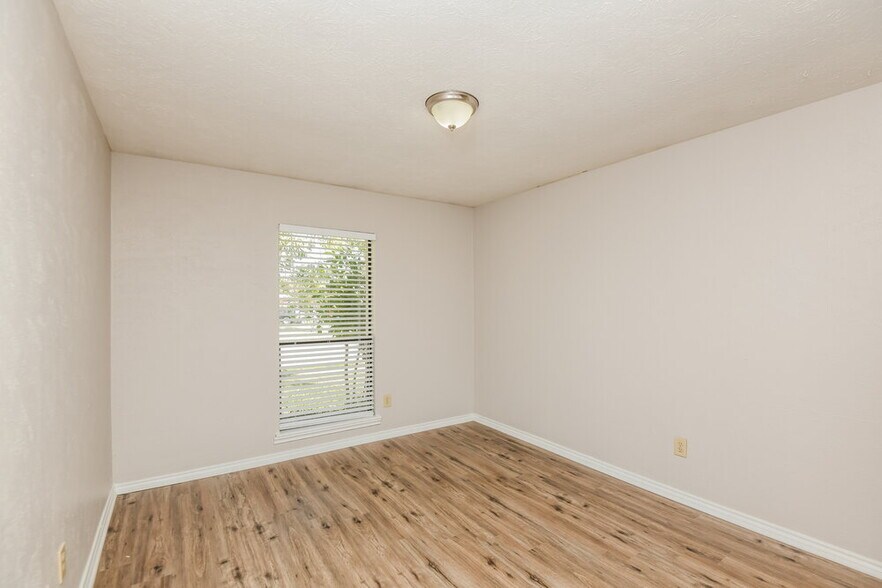 Building Photo - 6317 Sunset Rd