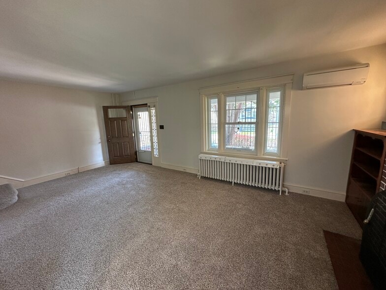 Building Photo - 700 Carsonia Ave