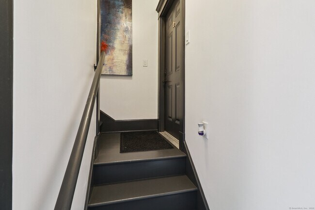 Building Photo - 1586 Whitney Ave