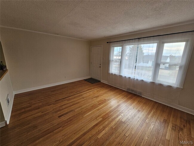 Building Photo - 206 Lake Ave