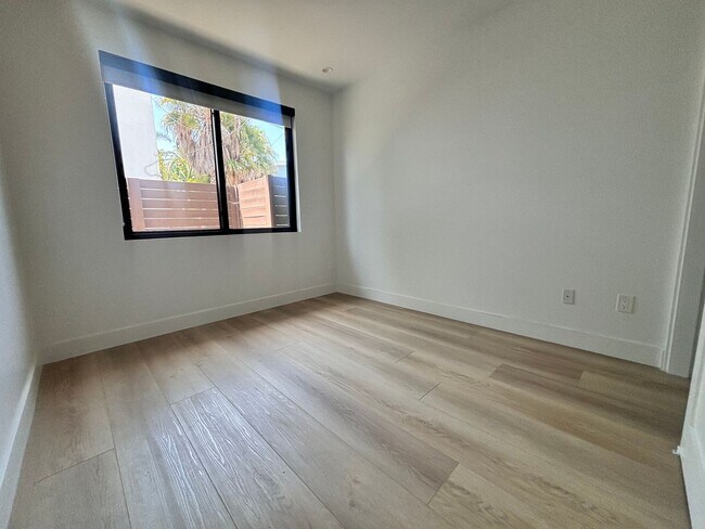 Building Photo - Luxury Living in the Heart of Downtown Encinitas