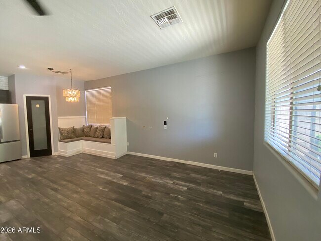 Building Photo - 7721 S 68th Dr
