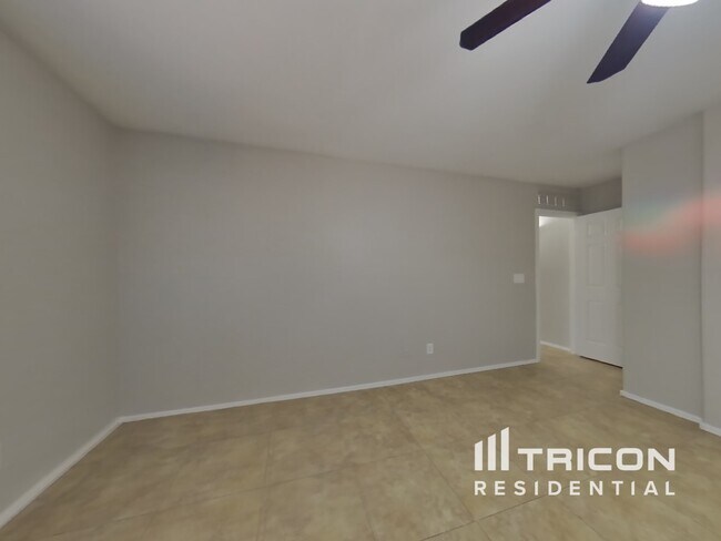 Building Photo - 43780 Elm Dr