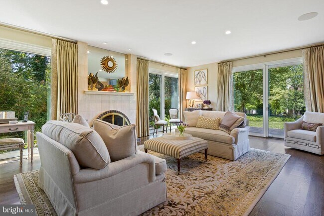 Building Photo - 4 Brettagne