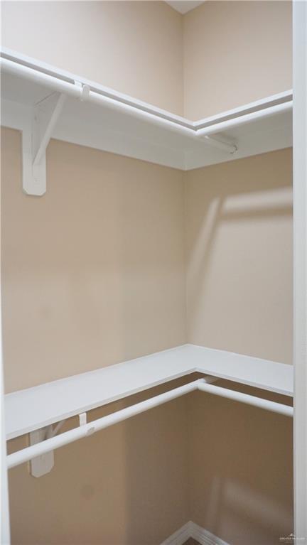 Building Photo - 30 W Kenwood St