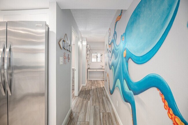 Building Photo - 7310 Seawall Blvd