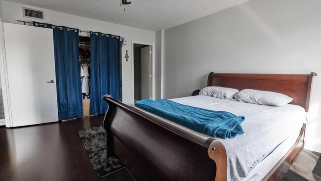 Building Photo - 4156 Inverrary Dr