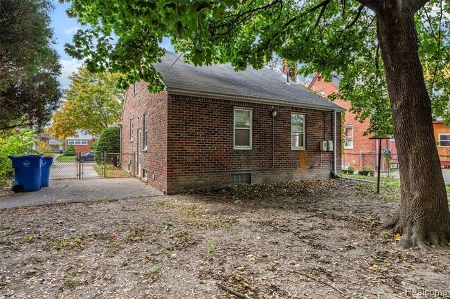 Building Photo - 8038 Riverdale St