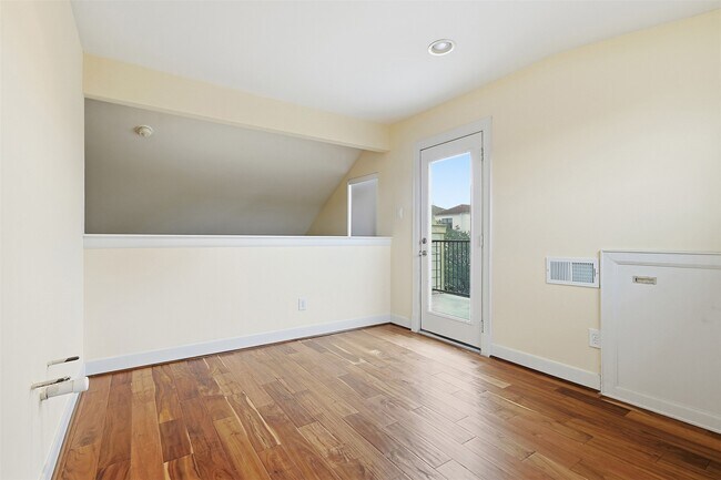 Building Photo - 1719 Welch St