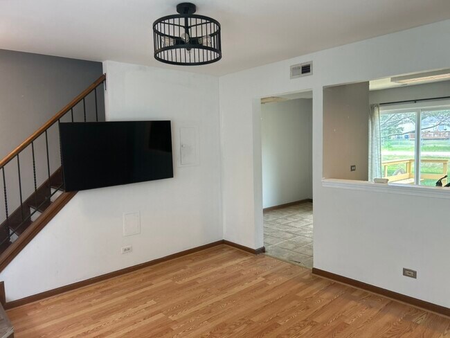 Building Photo - 2732 Wilshire Ct