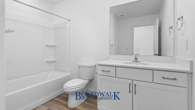 Building Photo - Modern 3-Bed Home with Yard & Amenities