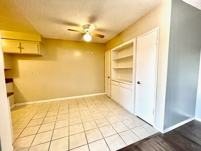 Building Photo - 2501 W Redondo Beach Blvd