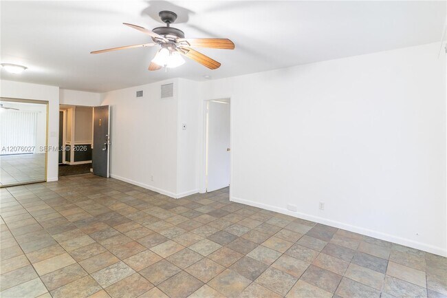 Building Photo - 3101 Oakland Shores Dr