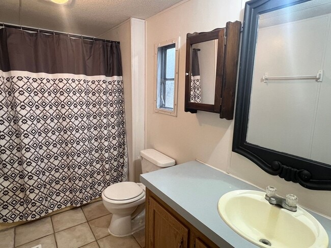 Building Photo - 3 Bed, 2 Bath, Detached Building on 10 Acres!