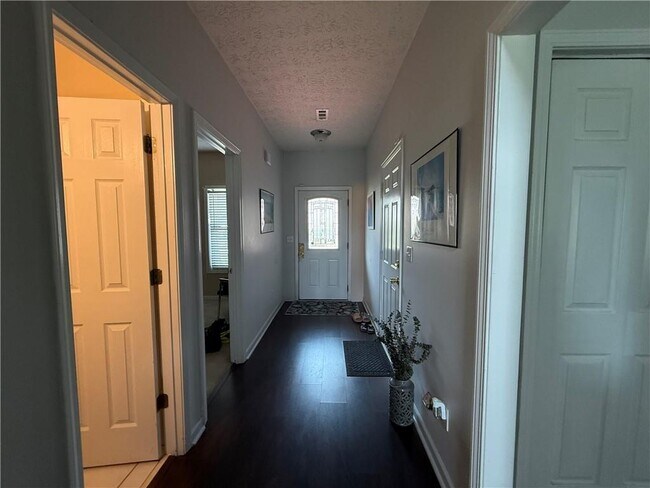 Building Photo - 7544 Winderemere Park