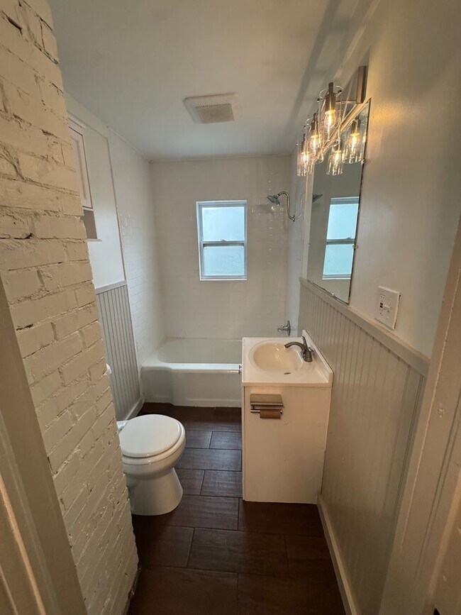 Building Photo - Newly Remodeled 3Bd/2Ba House
