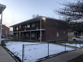 Building Photo - 838 S Roberta St