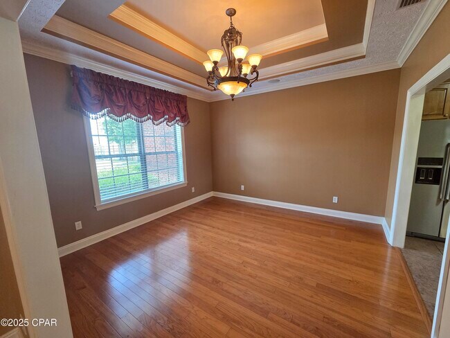 Building Photo - 3401 Hillcrest Dr
