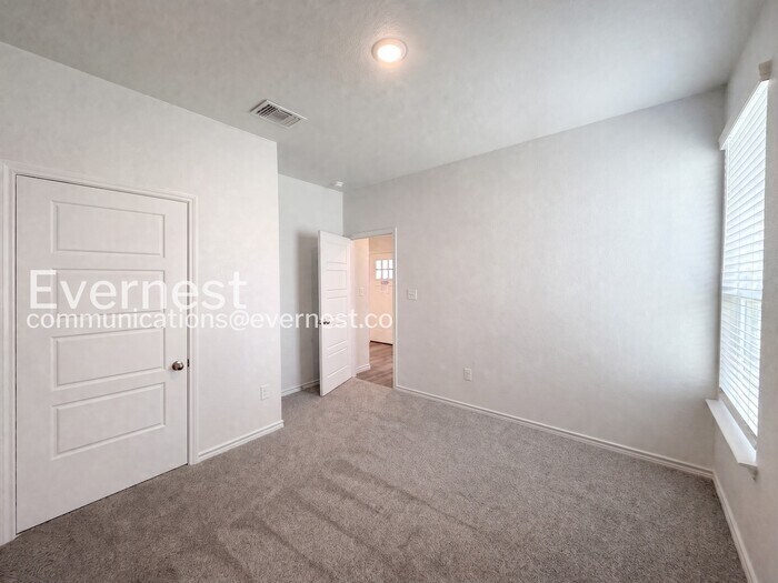 Building Photo - 866 Freedom Cir