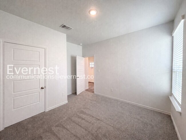 Building Photo - 3-Bed/2-Bath Home/Pet Friendly/Available Soon!