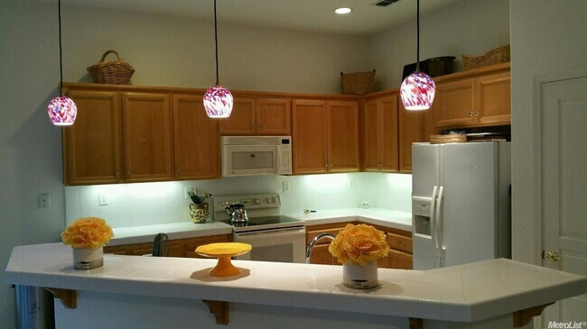 Building Photo - Beautiful Gated 55+ community in Springfie...