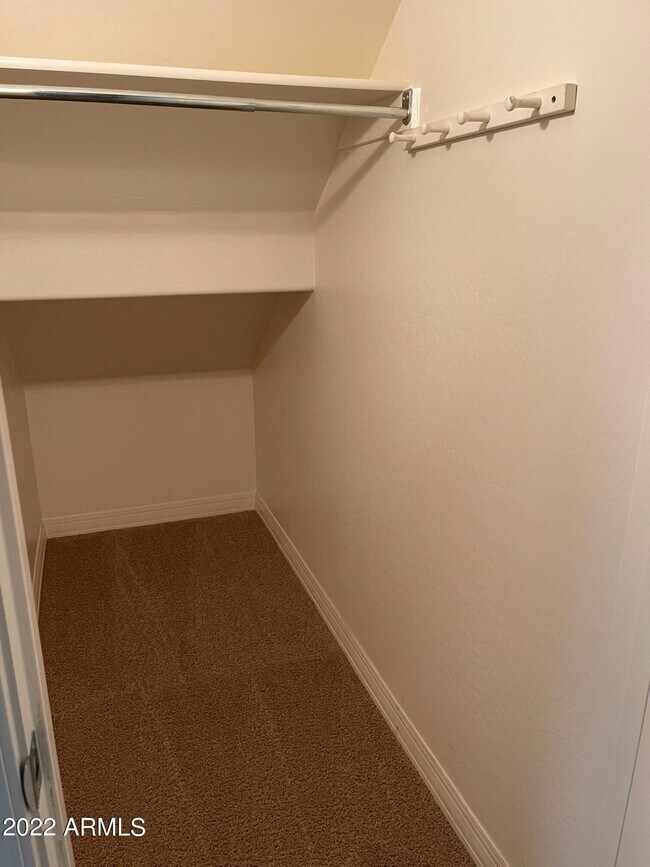 Building Photo - 3285 E Meadowview Dr