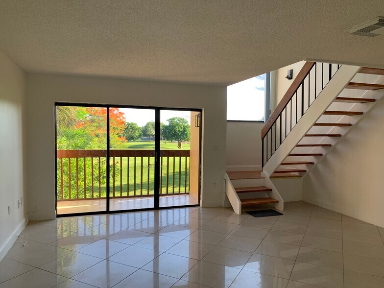 Balcony, Living Area - 281 W Park Dr
