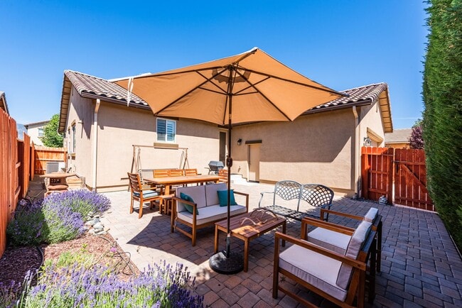 Building Photo - Upgraded 3 bed 2 ba 1862 sq. ft. w/ 2 car ...