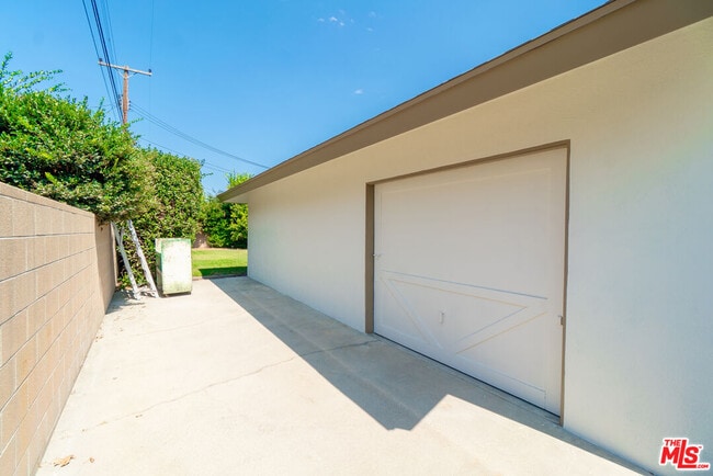 Building Photo - 9229 Shellyfield Rd