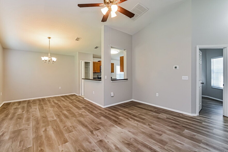 Building Photo - 10924 Pinewood Cove Ln