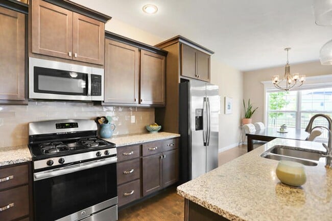 Building Photo - 4 Bedroom Ranch in SW Champaign - Availabl...
