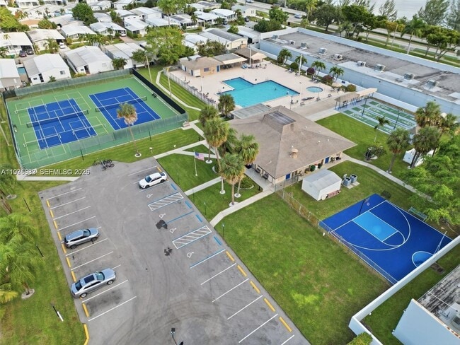 Building Photo - 2461 SW 50th St