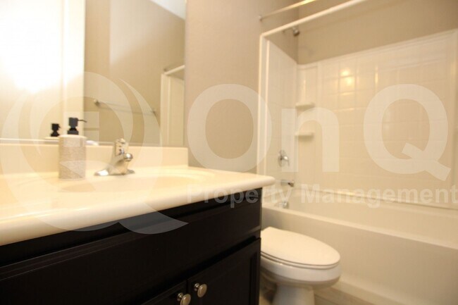 Building Photo - 17120 N 9th Pl