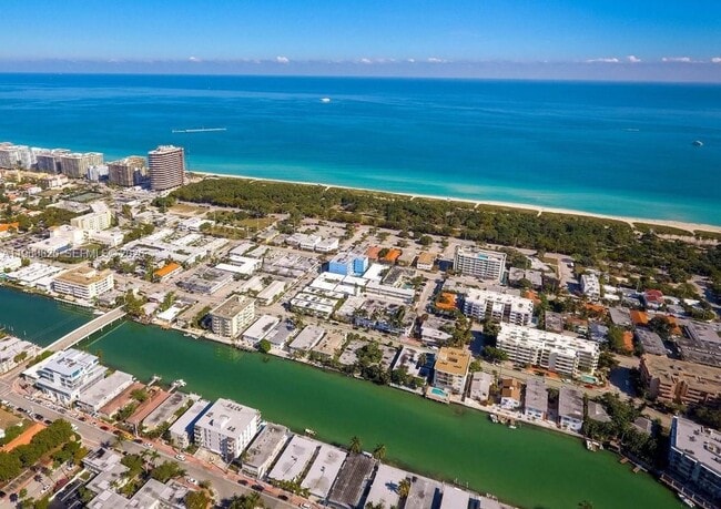 Building Photo - 811 81st St