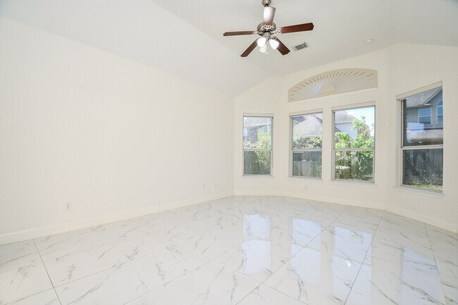 Building Photo - 4322 Pensacola Oaks Ln