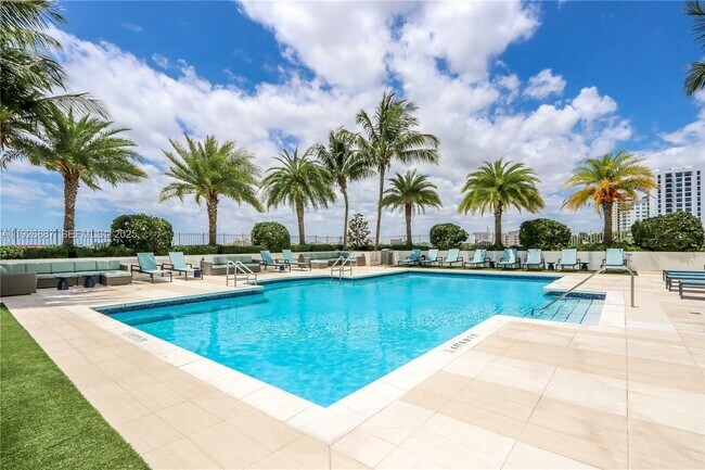 Building Photo - 3000 Coral Wy