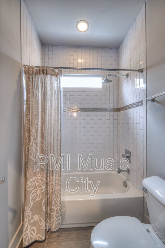 Building Photo - 1537B Battlefield Dr