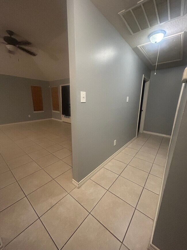 Building Photo - 17235 Glenpatti Dr