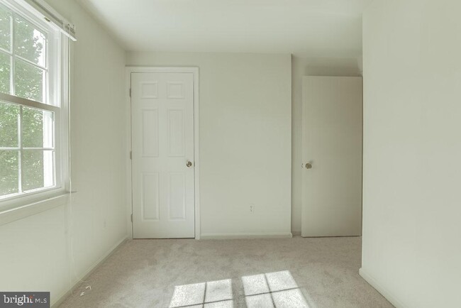 Building Photo - 3025 Ellenwood Dr